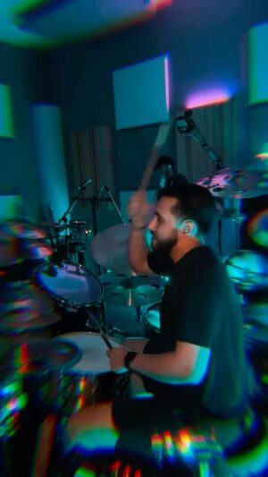 Nic Collins Instagram - ~ Back in the shed with @betterstrangers.wav 🫨 Hopefully this is coming to your speakers some time soon ⏳ ~

Still on the search for a singer so hit up the @betterstrangers.wav DM’s if you’re game 🫡

@gretschdrums @dwdrums @sabiancymbals @promarksticks @remopercussion

#Rock #HardRock #ProgressiveRock #AlternativeRock #Band #Drums #Bass #Guitar #Singer