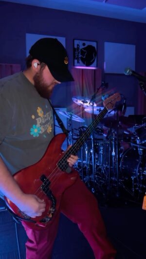 Nic Collins Instagram - If you wanna sing over this sexy bass line, hit us in our DM’s or drop your singer recs in the comments. Let’s find them so we can play shows and see your beautiful faces again 🤝😘

#Rock #HardRock #ProgressiveRock #AlternativeRock #Bass #Drums #Guitar #Singer