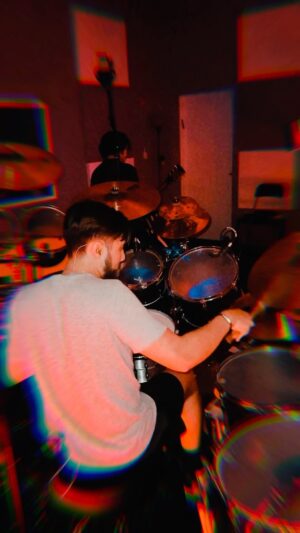 Nic Collins Instagram - 🕺🕺🕺

#Rock #AlternativeRock #HardRock
#ProgressiveRock #Band #Drums #Guitar #Bass