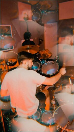 Nic Collins Instagram - ~ 🗣️ @betterstrangers.wav 🗣️ ~

@gretschdrums @dwdrums @sabiancymbals @remopercussion @promarksticks @rolandglobal

#Rock #AlternativeRock #HardRock #ProgressiveRock #Band #Drums #Bass #Guitar #Singer