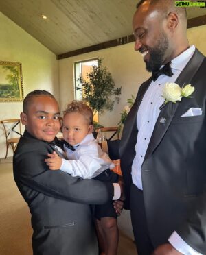 Nic Naitanui Instagram - The Naitanuis, what an amazing wedding! Congratulations @blackanui @nonnymulholland #nonnysmarkedforlife