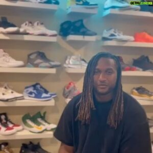 Nic Naitanui Instagram - Gonna be fun explaining the game to the big fella. Thanks to the @nba and @afl  you’ve got a chance to meet @aldridge_121 at the 2023 Toyota AFL Grand Final check the link in my story #AFLxNBA