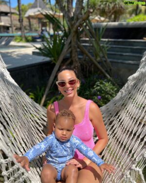Nic Naitanui Instagram - Happy 30th @brittanybown so proud of everything you’ve achieved and still yet to! Thanks for being the most beautiful  mummy to little ezzy ❤️ can’t wait for number two and what the future holds #youatleastthirty