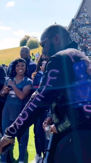 Nicco Annan Instagram - Great Morning ✊🏾 ☀️ to Everything that the Light touches. “Stand in the Sun” #UncleClifford Repost from @deionsanders we had a blast #Mississippi  #JSU 
•
@pvalleystarz at the game today @alldaynicco @j_fonz @bertrambuilds @gail__bean @katorihall  @mo.roc.co #CoachPrime @gojsutigersfb (posted by @deionsandersjr)