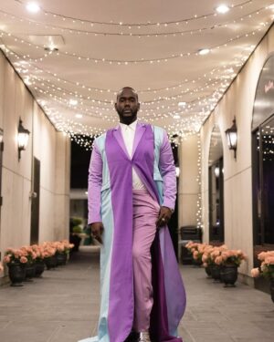 Nicco Annan Instagram - WE have our seat… ☀️✨ -Godfather 
 #NYFW #HARPARSBAZAAR  #Icon ball @harpersbazaarus @bloomingdales @harpersbazaarart #bloomingdales150

📸 photog: @thedrk_knight 
Stylist: @icontips 
Jacket: @grayscaleic 
Pants: @kamsitcharles 
Shirt: @theory__ 
Shoes: @maisonmargiela