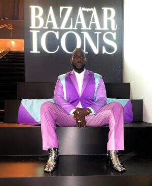 Nicco Annan Instagram - WE have our seat… ☀️✨ -Godfather 
 #NYFW #HARPARSBAZAAR  #Icon ball @harpersbazaarus @bloomingdales @harpersbazaarart #bloomingdales150

📸 photog: @thedrk_knight 
Stylist: @icontips 
Jacket: @grayscaleic 
Pants: @kamsitcharles 
Shirt: @theory__ 
Shoes: @maisonmargiela