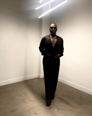 Nicco Annan Instagram - IMAGERY !!! ☀️✨

#NYFW New York Fashion Week 2022 

shirt: @ralpheal_renee 
pant: @balenciaga 
shoe: @shopsyro

Attending @lionneclothing SS23 show
major love to @latoiafitzgerald_ & @creativejenius
Photo & Styling: @icontips