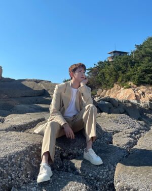 Nichkhun Horvejkul Instagram - ☀️🌊🚶‍♂️