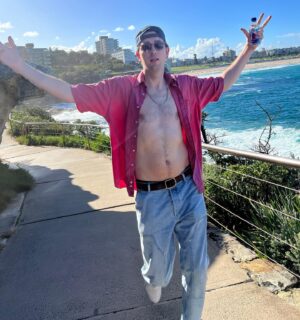Nicholas Braun Instagram - Bondi Beach baby! 🇦🇺