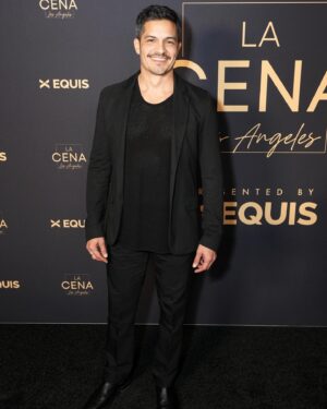 Nicholas Gonzalez Instagram - Gracias for the communion #LaCenaLA 👊🏽✊🏾🤎
@its_rubes @jesslivmo @neuehouse #Equis
📸: @carlosericlopez ⬅️ This kid don’t miss…
