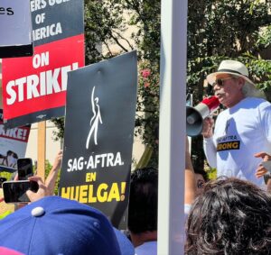 Nicholas Gonzalez Instagram - estos cabrones ❤️‍🔥
#sagaftrastrong #latinasstandup 
#wgastrike
