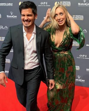 Nicholas Gonzalez Instagram - This Woman 👱🏻‍♀️. This Life 🤩.
Lather, Rinse & Repeat.
What a Thing to Witness!
Happiest of Birthdays, Baby!! 🤎