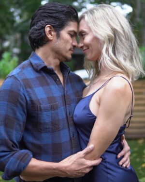 Nicholas Gonzalez Instagram - This Woman 👱🏻‍♀️. This Life 🤩.
Lather, Rinse & Repeat.
What a Thing to Witness!
Happiest of Birthdays, Baby!! 🤎