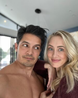 Nicholas Gonzalez Instagram - This Woman 👱🏻‍♀️. This Life 🤩.
Lather, Rinse & Repeat.
What a Thing to Witness!
Happiest of Birthdays, Baby!! 🤎