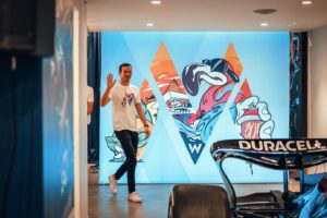 Nicholas Latifi Instagram - 📍🇺🇸 🌴  Miami, baby! Was awesome to stop by the @williamsracing pop-up store at Miami Beach on Wednesday! 

Check out all the #MiamiGP merchandise on the Williams website.