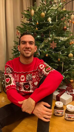 Nicholas Latifi Instagram - Hope everyone has had a lovely holiday period! I’ve been spending it with my loved ones 😉🍫 @nutellaca @nutella