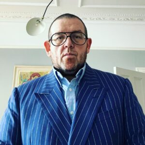 Nick Frost Instagram - Whistle on and taking my gorgeous lady out for lunch. (I may even try for a snog on the way home. Hold hands at the very least!!!)