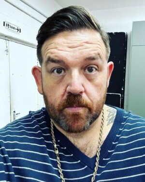 Nick Frost Instagram - It felt weird losing weight while having a beard. I couldn’t really tell. Then I shaved yesterday and last night my baby-girl wouldn’t cuddle me! She didn’t recognise dad, she walked past and said “Nope.” 😂😍 8 Stone Down!
#asliceoffriedgold