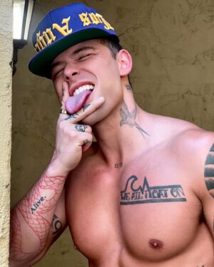 Nick Masc Instagram - every king needs his 👑 @disnapback.official