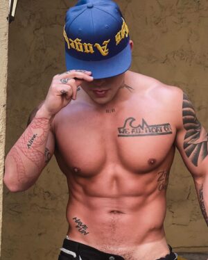 Nick Masc Instagram - every king needs his 👑 @disnapback.official