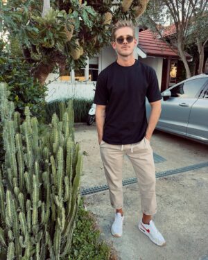 Nick Slater Instagram - That magic week between Christmas and New Years where your routine and calendar go out the window 🙏🏼

The Chrissy break always reminds me how great it is to pause ⏸️ 

A break in routine, quality family time and a change of scenery all help to create space so that we can look back at life through fresh eyes.

Taking a break can be the most productive thing we do ⚡️