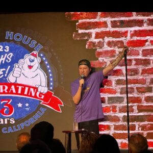 Nick Swardson Instagram - 😂 I messed up the mic stand and couldn’t fix it so I just committed to being extra small. Thanks for capturing this idiocy @sebastiancomedy at the @theicehousecc