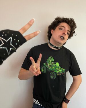 Nick Wolfhard Instagram - Feelin stylish