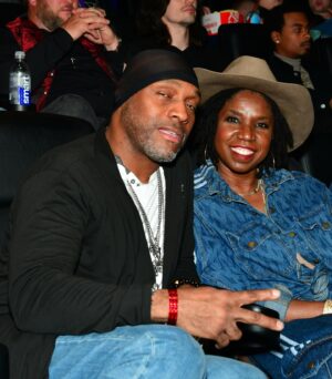 Nicki Micheaux Instagram - Living my best life @paffnow! Yall know I love being.a #cowgirl. 

#Redcarpet for @mariovanpeebles new film #OutlawPosse Go see it March 1!! 

#westerns #cowboy #blackcowboys #comptoncowboys 

Photo credit @karims123 📸
Fit @weareivypark 
#makeupbymoi