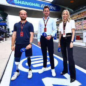 Nicki Shields Instagram - Back in the driving seat as Lead Presenter this weekend🎤Loved it 🙌🏼💖. Thank you for all the lovely msgs! Couldn’t have done it without this amazing team… who kept me laughing all weekend… through the buckets of sweat😅

@billymongerracing @rossiterracing @tombrookscomms @iamradzi @saunderscb @alexarendell @andybruce01 @milocam37 @trystan_hwilliams and our @wearewhispertv team! 

📸 @mpicmee @andybruce01 

#formulae #racing #shanghai #womeninmotorsport #tntsports #livesport #tnt #motorsport @fiaformulae