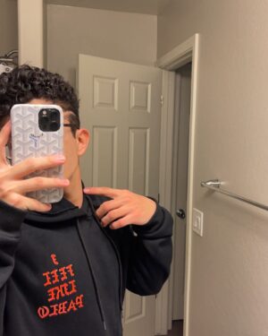 Nicolas Bechtel Instagram - hi ❤️ wyd today?