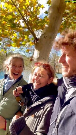 Nicolás Coronado Instagram - No os olvidéis de hacer grandes caminatas en la naturaleza con la gente que más queréis ♥️

#familia #desarrollopersonal #gestionemocional #espiritualidad #crecimientopersonal #reflexiones #coaching #crecimientopersonal #motivacion #desarrollopersonal #amorpropio #inspiracion #exito #bienestar #autoestima #autoconocimiento #emprendimiento #crecimientoespiritual #libertadfinanciera #actitudpositiva