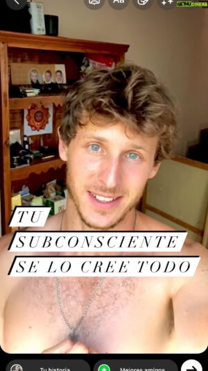 Nicolás Coronado Instagram - ¿Te han contado alguna vez que el subconsciente es esa parte de tu mente que no distingue la verdad de la mentira?
Y que es en tu subconsciente donde se crea tu sistema de creencias?

Está comprobado y estudiado, tu  subconsciente se lo cree todo. Por eso es muy importante el lenguaje con el que te expresas, si dices 
no tengo tiempo, 
estoy hecho un lío, 
estoy cansado, 
no lo hago bien ,
esa parte profunda de tu mente SE LO CREE!!!
Cuidado con lo que dices, tu mente escucha.
En cambio si tus frases son positivas: 
hay tiempo para todo, 
soy capaz de conseguir todo aquello que me proponga, 
soy afortunado, 
Cada vez lo hago mejor.
Estarás asentando en tu subconsciente esas creencias que te harán profundamente más feliz.

Cuando te encuentres a punto de quejarte, dale la vuelta a esa queja.

Si estás cansado, di: tengo fuerza para todo!!
Si sientes que algo va despacio en tu vida, di: cada cosa tiene su momento, y lo acepto.

#crecimiento #autoconocimiento #lenguajepositivo