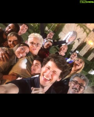 Nicolás Coronado Instagram - Recuerdos con grandes compañeros , y desde entonces estoy hecho un cocinillas ,
Os mando besos gigantes bellos ♥️♥️ cada vez que me cruzo con alguno de vosotros os siento family 💋💋
Siempre agradecido @masterchef_es  @mrey