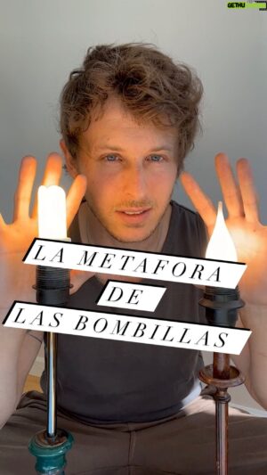 Nicolás Coronado Instagram - Desde una perspectiva espiritual, se dice que la dualidad solo existe en el mundo de la materia,
Luz oscuridad, bien y mal, positivo y negativo,
Pero si trascendemos el plano material, se dice que solo existe la unidad, que solo existe el ser, experimentándose, asimismo, a través de cada uno de nosotros, de cara animal, de cada flor, y de cada cosa que existe,
Y ahora te explico, porque tengo dos bombillas.
Está claro que estas bombillas son diferentes,
Son dos y son diferentes verdad?
Pero la energía que las hace brillar, es exactamente la misma.
Con los seres humanos pasa igual, en apariencia todos somos diferentes individuos, pero en esencia la energía que nos da la vida es la misma,
Y por tanto, se puede decir que solo hay una energía tras la ilusión de la dualidad, tras la ilusión de que unos estamos separados de otros, solo existe una energía, que a mí me gusta llamar el ser.
Y ese ser es la conciencia suprema, la conciencia creadora, 
#dios #espiritualidade #energia #concienciauniversal