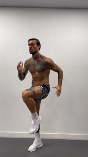 Nicolas Ferrero Instagram - Un circuit cardio efficace pour démarrer la semaine et éliminer le week end 🚀 

40 secondes d’effort - 20 secondes de récupération - 4 tours 🔥 

Enregistre et test le 💪🏻 

📍 @sogoodcampusmarseille 

#lemental 🧠