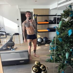 Nicolas Ferrero Instagram - CHRISTMAS IS COMING 😍🎁🎄