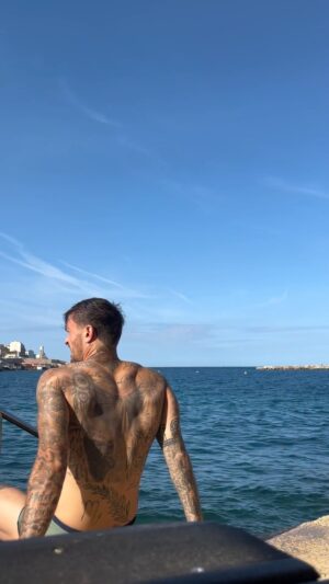 Nicolas Ferrero Instagram - La douceur des matins marseillais … 

7h30 vibes 🌞