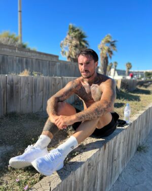 Nicolas Ferrero Instagram - Fais ce qui te passionne et n’y vas pas à demi mesure . Impose ton identité , fais le à fond , donnes-y de l’amour , du respect et de la valeur . Tu verras , la suite sera magique ! 🪄