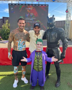 Nicolas Ferrero Instagram - Merci au @jokerclubspirit & @casinopleinair d’avoir accueilli toute notre équipe du @thedarkworkout pour cet événement incroyable hier . Et surtout merci a toute mon équipe du DARK sans qui tout ça n’aurait pas eu lieu et avec laquelle nous travaillons chaque jour pour rendre le sport toujours plus ludique et spectaculaire . La rentrée arrive et croyez nous … ça va être show ! @thedarkworkout @mariespat @serguei_reznik @cameron_chn @magacito @ben_covo @julien_hvl @loris_coach @am.talents