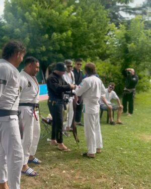 Nicolás Riera Instagram - Graduacion faixa marrom 🤎 @gfteamarg 
Disciplina y perseverancia 
Gracias @javiercardozobjj
