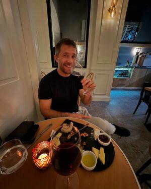 Nicolás Riera Instagram - En tres imágenes el efecto de una buena copa de vino