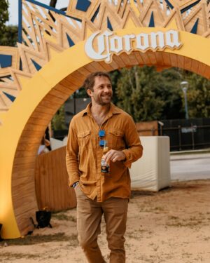 Nicolás Riera Instagram - Gracias @corona_argentina por la invitación a otro hermoso Corona Sunset ☀️ Calor, amigos, buena musica y Coronitas 🌴🌴🌴