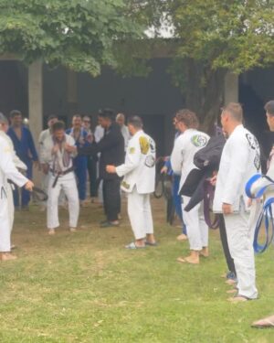 Nicolás Riera Instagram - Graduacion faixa marrom 🤎 @gfteamarg 
Disciplina y perseverancia 
Gracias @javiercardozobjj