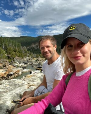 Nicolás Riera Instagram - Viajecito con la sis @rierajaz por el Sur Argentino. Gracias @jbelardi por abrirnos tu casa. @lupinoslodge gran lugar gran.
#argentinasur #sanmartindelosandes
