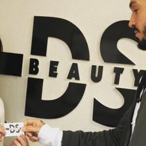 Nicolas Scandale Instagram - Marine a craqué pour le maquillage semi permanent de la bouche et des sourcils chez  @beautyds.dilek et elle en est satisfaite à 100% !! Pour la bouche elle a fait un maquillage permanent et pour les sourcils elle a fait du microblading puis shading à la retouche et elle en est totalement conquise 😍  Alors si vous aussi vous souhaitez un regard de star et une bouche de star n’hésitez pas à suivre  @beautyds.dilek  et à lui poser vos questions.