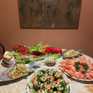 Nicolasa Ortíz Monasterio Instagram - Navidad 🦞 faltó foto de mamá pero casi todo aquí es su creación