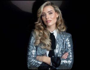Nicole Alexandra Shipley Instagram - When the master @richardcorman squeezes you in a for a photo shoot the morning before a Chanel Event in NYC, 7 years after we first met and shot together. 
I’m constantly in awe of this man’s energy, patience, creativity and talent. Im a lucky girl @richardcorman 💜. Thanks @xaviervelasquez for the movie star hair and to @shaynagold for the beautiful makeup. And to @leighevenson and @doregan781 for letting us turn your loft into a studio 🥰.