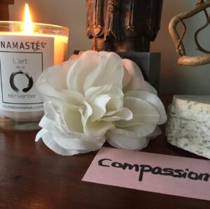Nicole Bordeleau Instagram - Lorsque nous nous sentons fragilisés, vulnérables ou déstabilisés par les grands courants de l’existence, le temps est venu de prendre soin de soi.
À ces moments-là, une méditation de compassion peut aider à adoucir ces douloureuses expériences. 

Pour en découvrir : @insighttimer @insighttimer_francais 

#compassion #méditation #insighttimerfrancais #douceur #transformation #tendresse #bekind