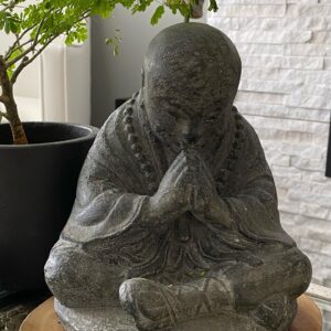 Nicole Bordeleau Instagram - Dans le doute ou devant un questionnement, s’asseoir pour méditer est presque toujours ce qu’il y a de plus sage à faire.🙏. #toutpasse #sagesse #meditation #pleineprésence #mindfulness #awareness #wisdom