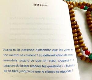 Nicole Bordeleau Instagram - Face à l’incertitude …

Auras-tu la patience d’attendre que les vents de ton mental se calment ?

La détermination de rester immobile jusqu’à ce que ton coeur s’apaise ?

La sagesse de laisser respirer tes questions ?

L’humilité de te taire jusqu’à ce que le silence te réponde ?

( Extrait de « Tout Passe » @editionsedito )

#toutpasse #calme #sagesse #respire #patience #détermination #vision #courage #confiance